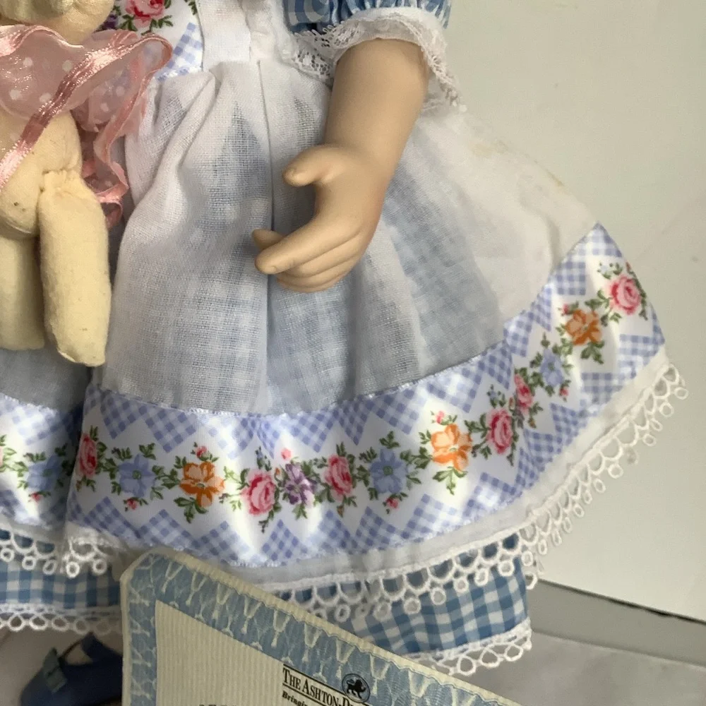 Vintage Ashton Drake Galleries in Gingham‎ and Bows Collection Gwendolyn Doll